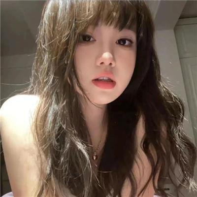 绿衣女子